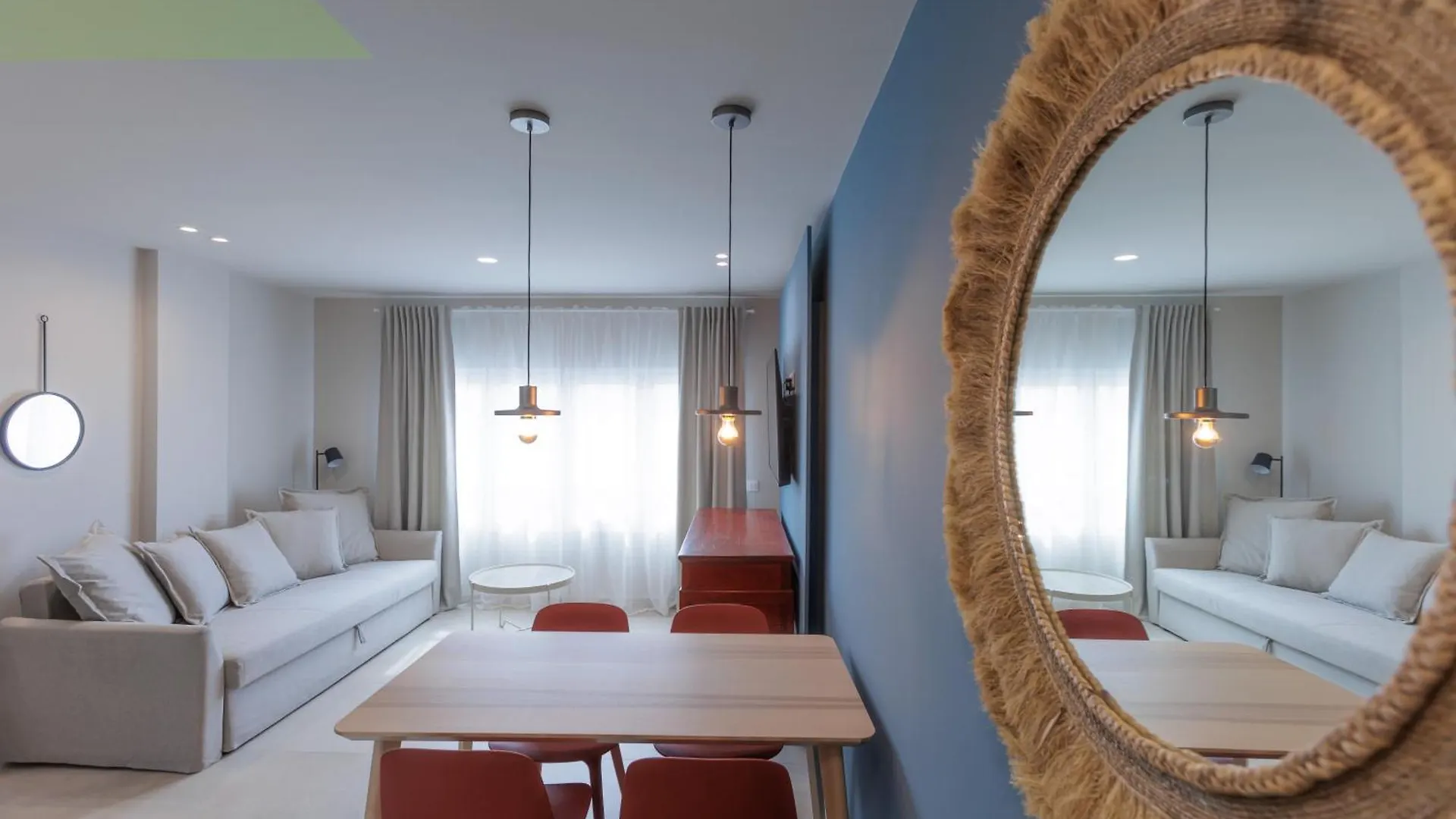 Ocean View 2 Bedrooms Flat Free Parking & Wi-Fi contacts